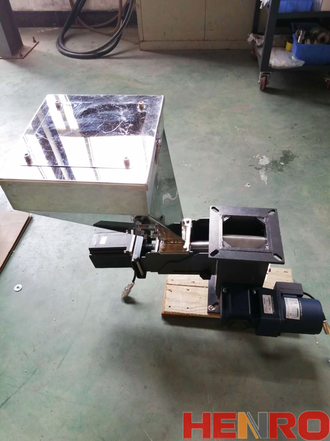 螺桿色母計(jì)量器:工作原理及應(yīng)用場景分析 螺桿色母計(jì)量器:工作原理及應(yīng)用場景分析